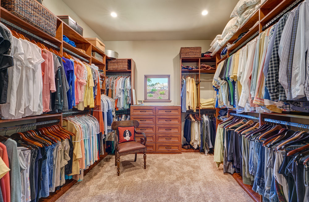 CLOSET1 Martin Grass Valley
