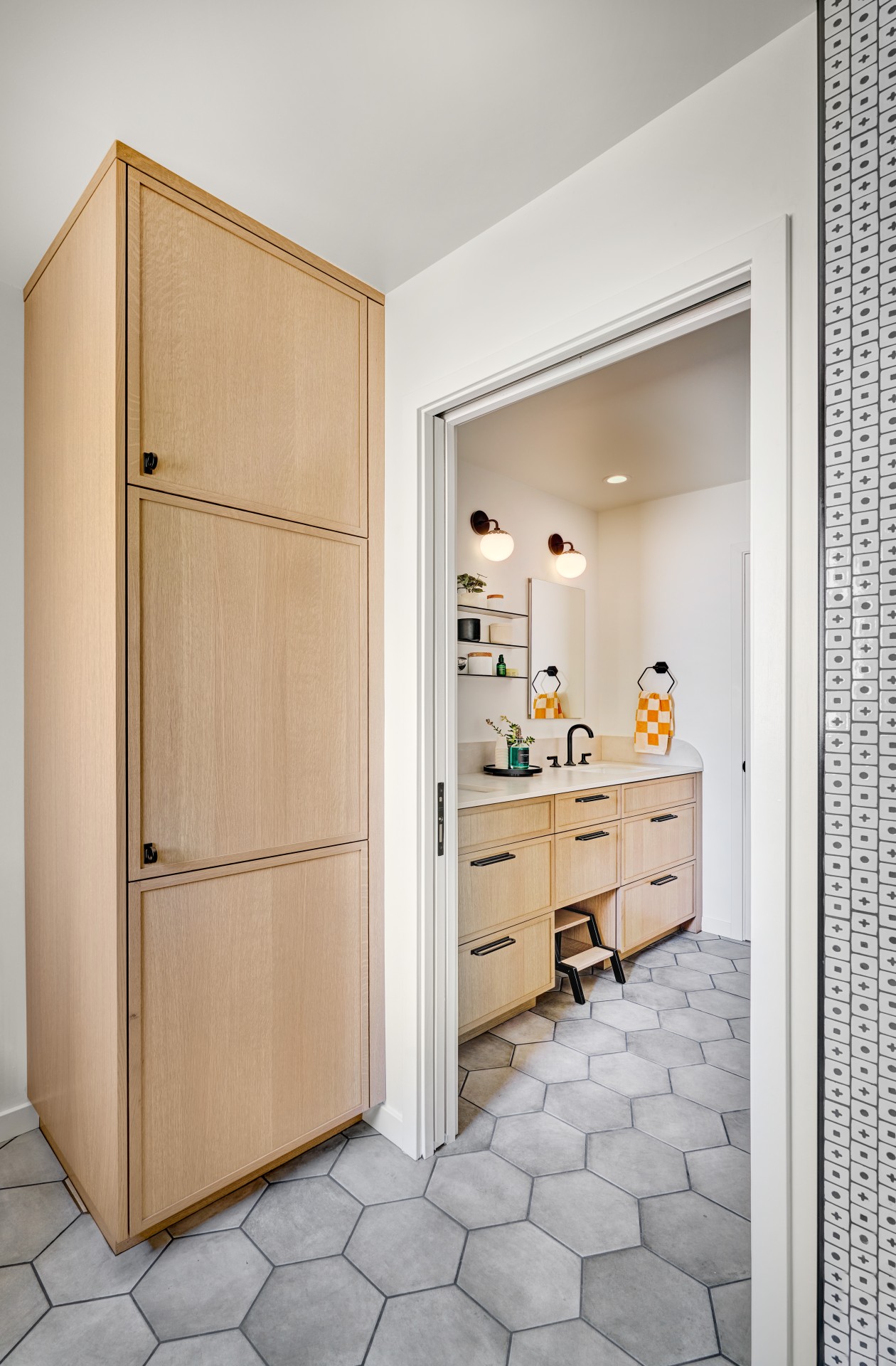 Thorpe Andres Sacramento Arden Park Custom Hall Powder Bathrooms 1