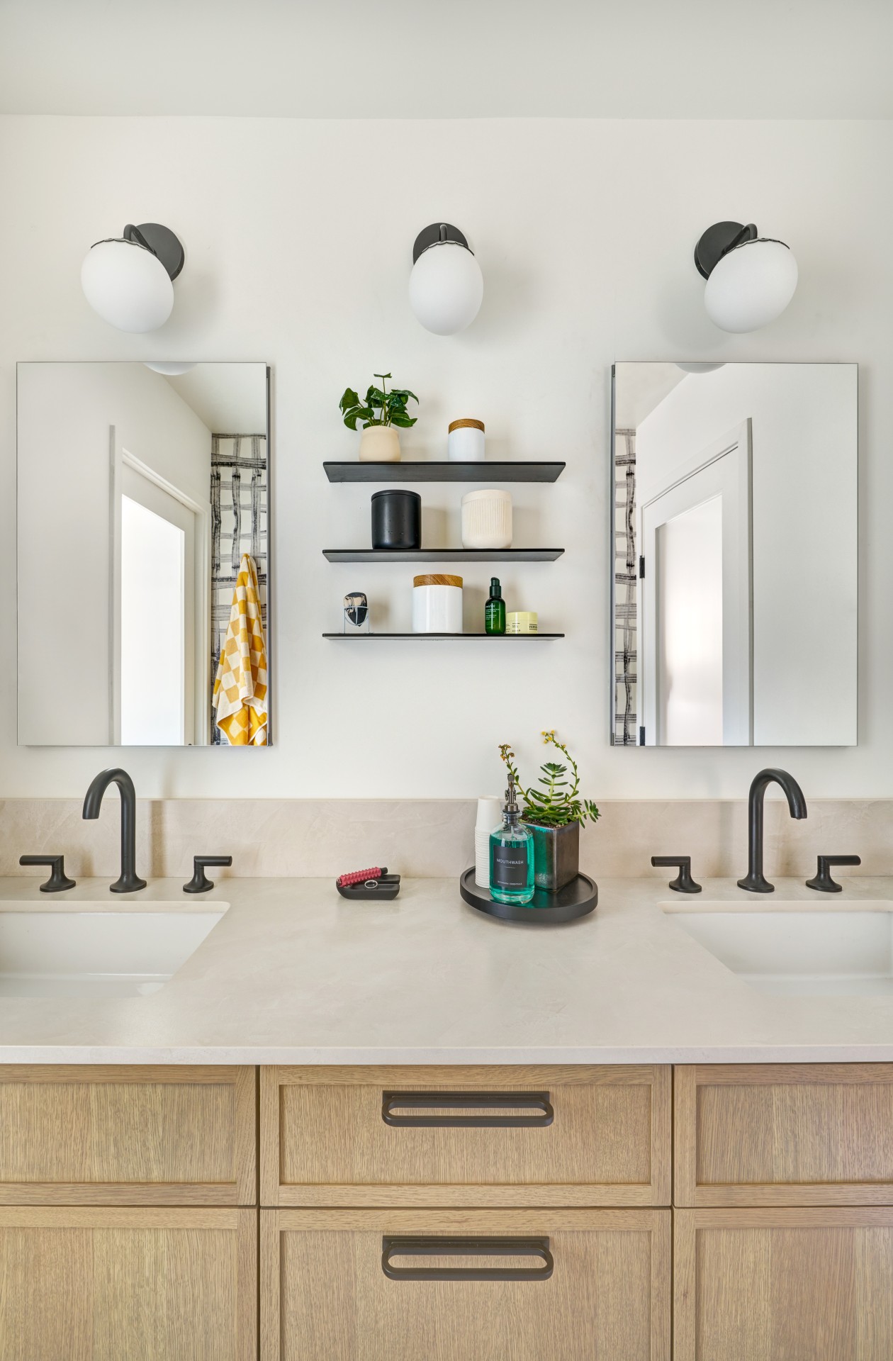 Thorpe Andres Sacramento Arden Park Custom Hall Powder Bathrooms 3