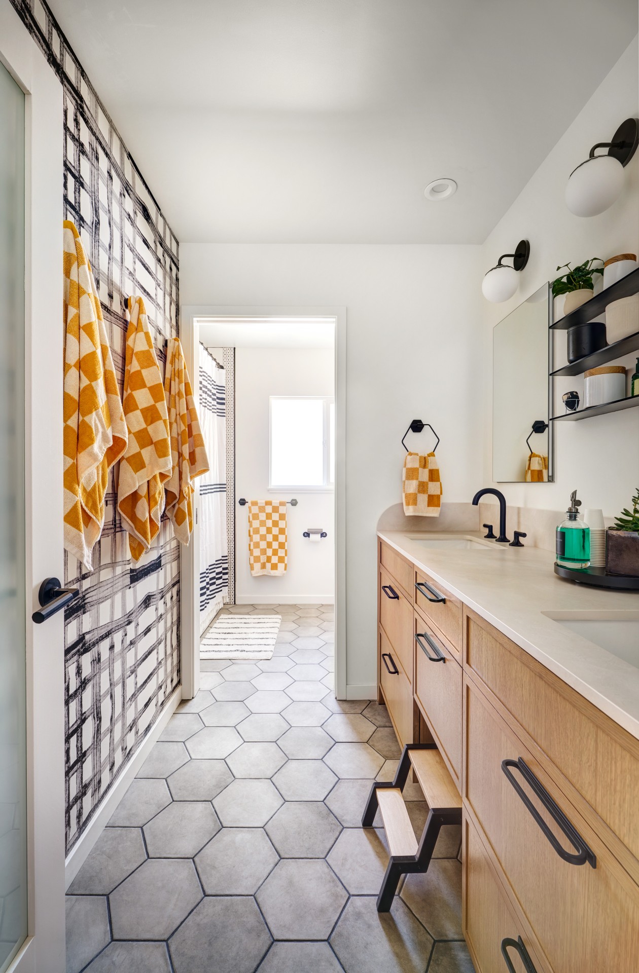 Thorpe Andres Sacramento Arden Park Custom Hall Powder Bathrooms 4